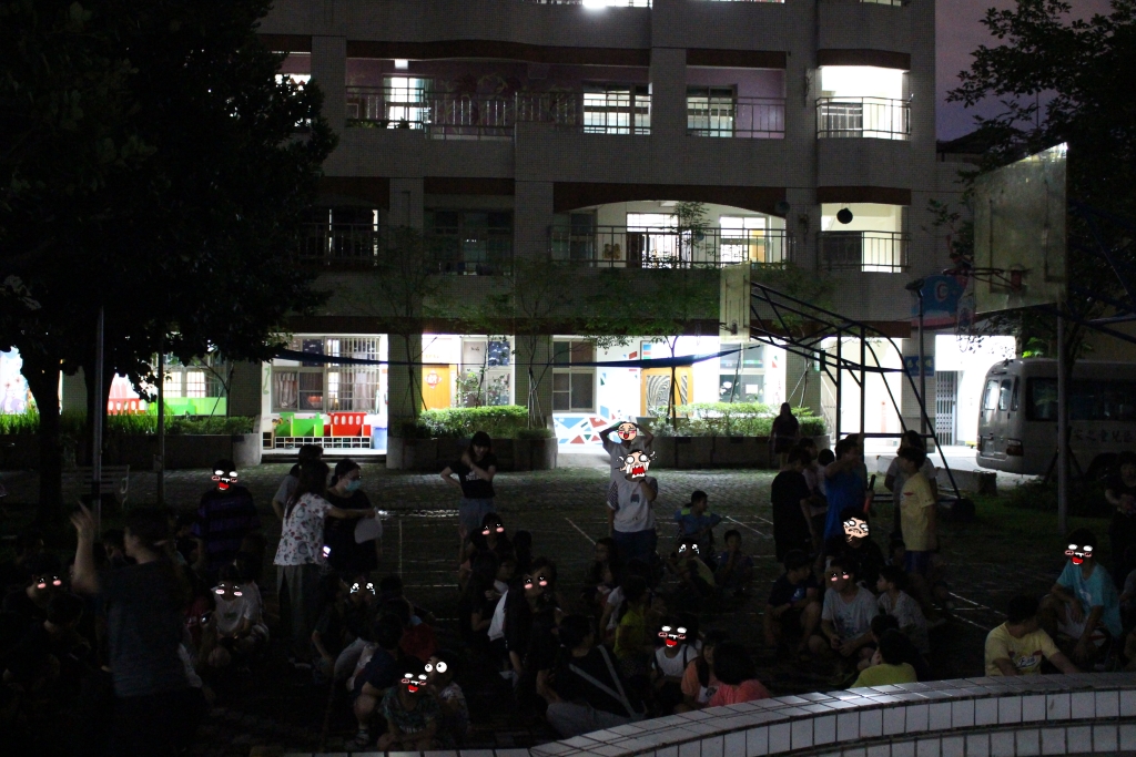 夜間逃生-中庭集合點名