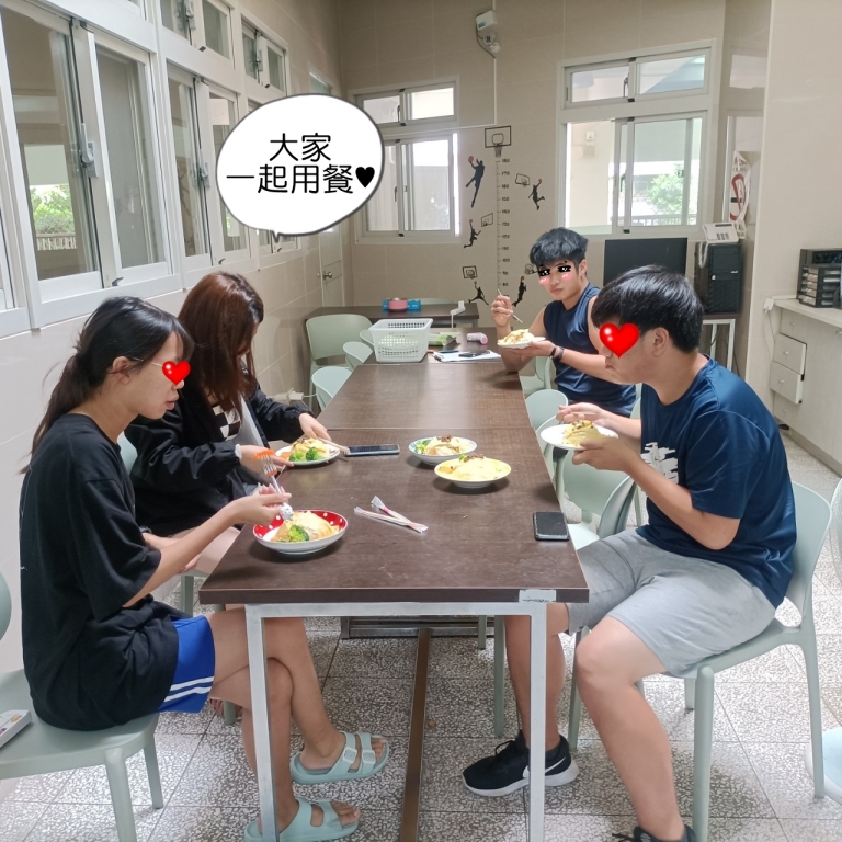 大家一同用餐